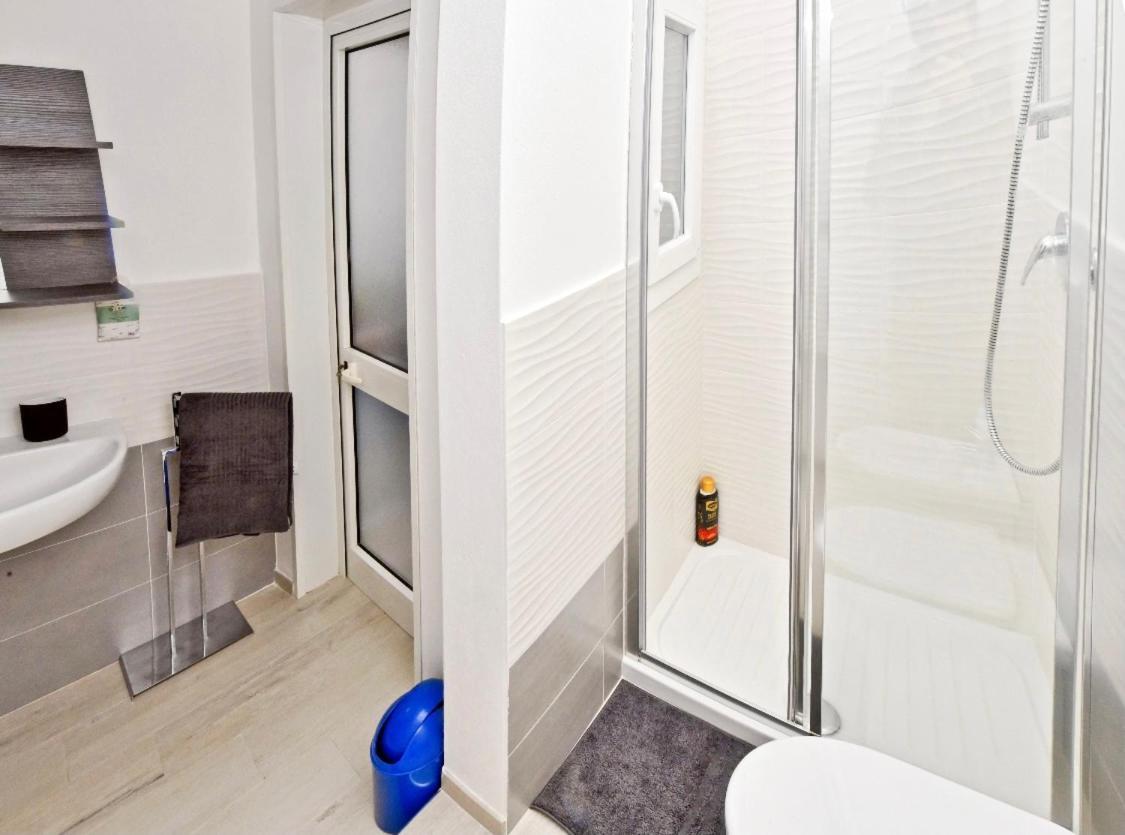 Borgo 98 Guest House Matrimoniale Con Bagno Privato ليفورنو المظهر الخارجي الصورة